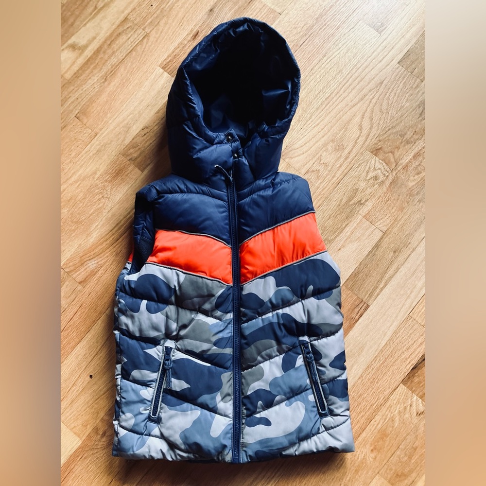 Mini Boden blue and grey camo puffer vest.